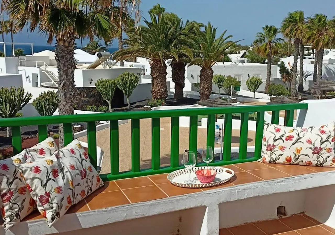 Apartment Calypso, Apartamento Completo Con Vistas Al Mar Y A La Piscina En Costa Teguise Spain