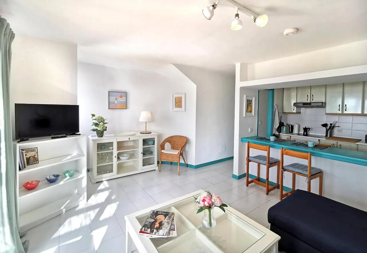 Apartment Calypso, Apartamento Completo Con Vistas Al Mar Y A La Piscina En Costa Teguise Spain