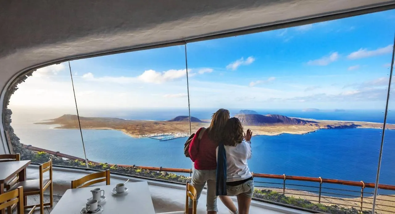 Apartment Calypso, Apartamento Completo Con Vistas Al Mar Y A La Piscina En Costa Teguise