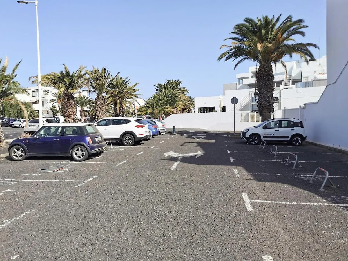 Calypso, Apartamento Completo Con Vistas Al Mar Y A La Piscina En Costa Teguise Spain